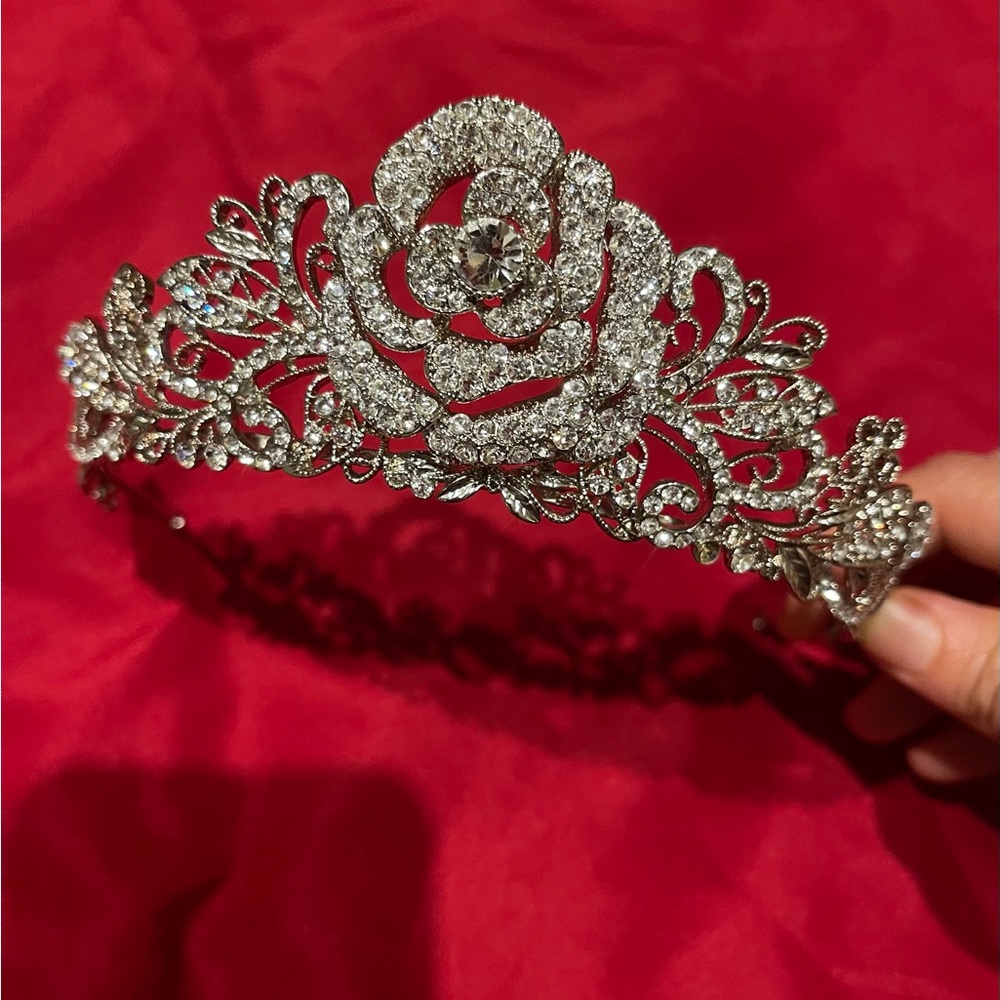 Crown - Picture 9 of 9